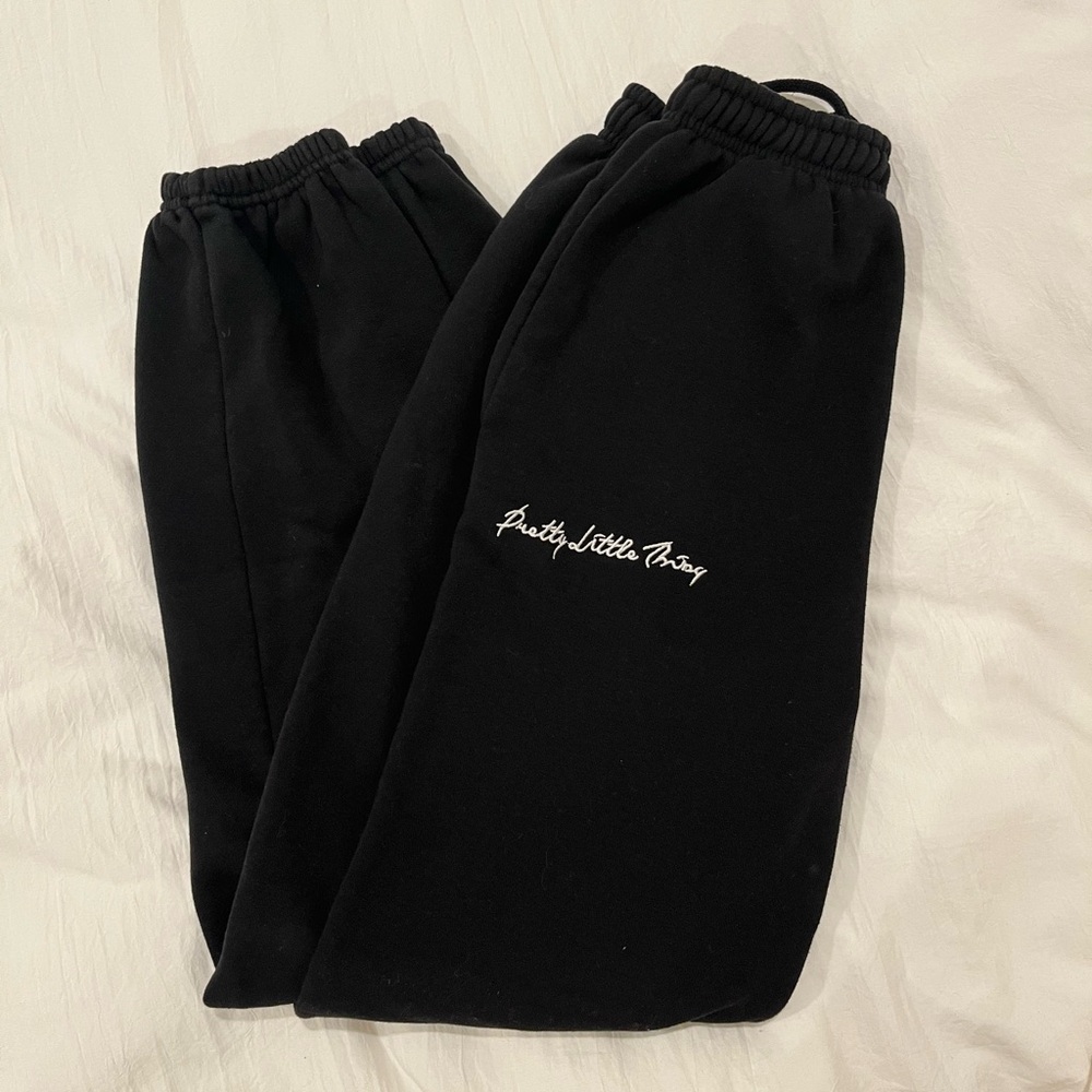 PrettyLittleThing Black Joggers Relaxed Fit